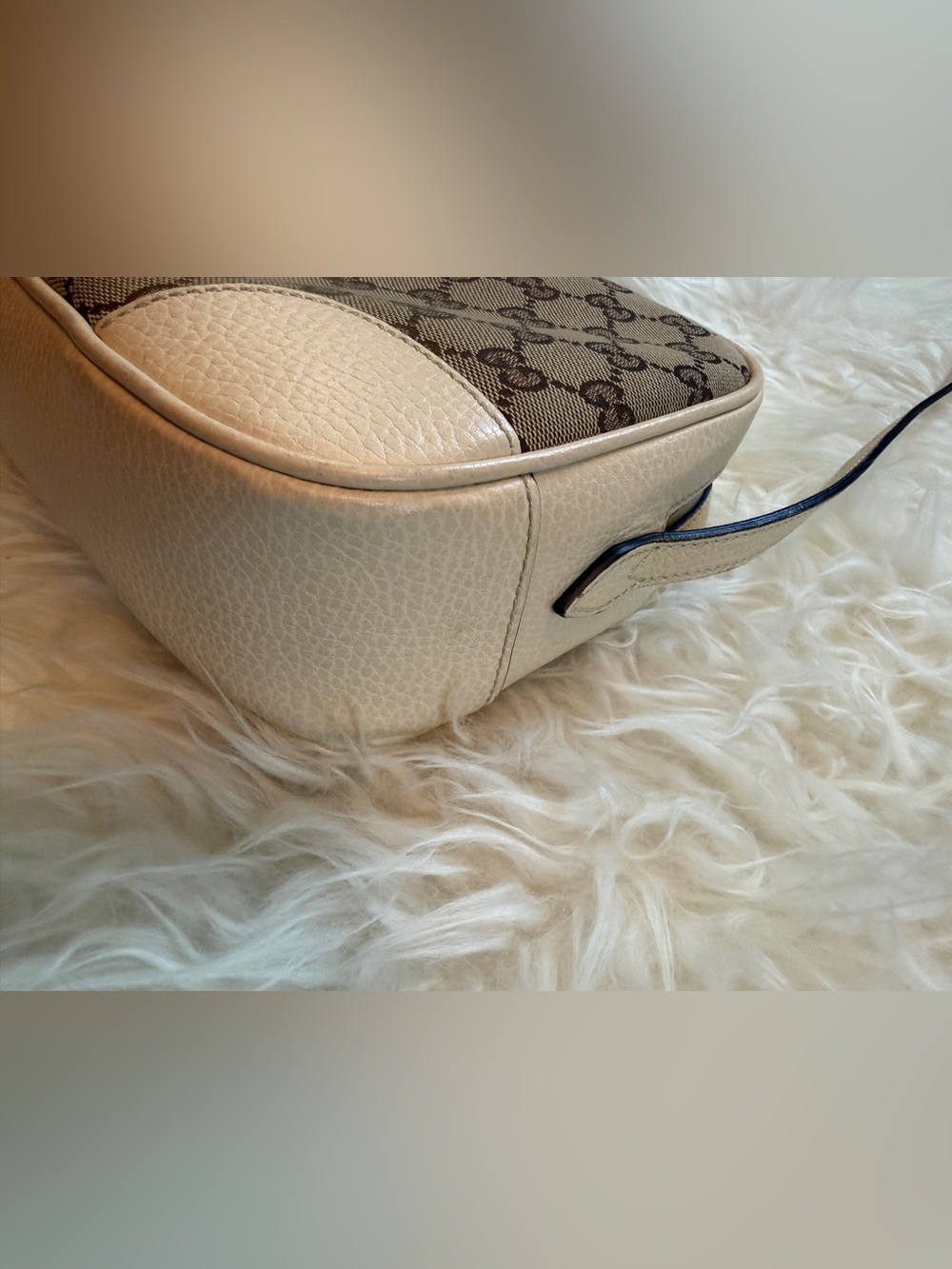 Gucci GG Supreme Crossbody Bag with Cream Trim - Picture 5 of 11
